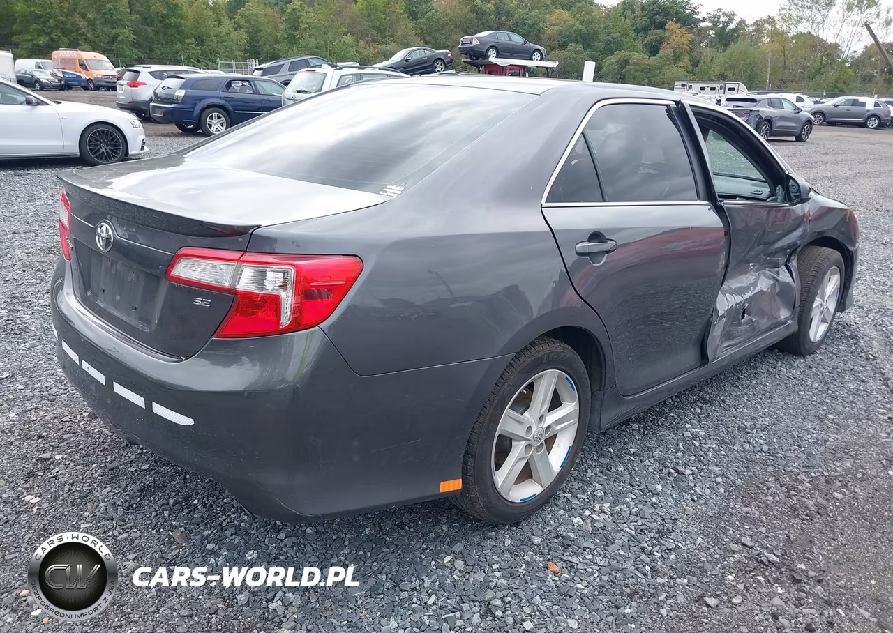 2014 Toyota Camry Se VIN:4T1BF1FK5EU823475 - 4