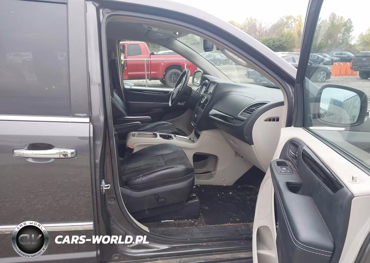 2014 Chrysler Town & Country Touring-L 30Th Anniversary VIN:2C4RC1CG1ER258652 - 5
