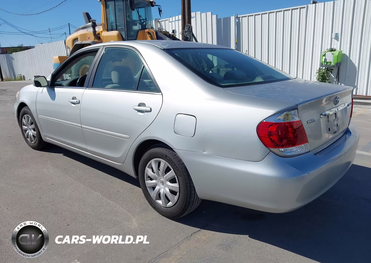 2005 Toyota Camry Le VIN:4T1BE32K65U983465 - 3