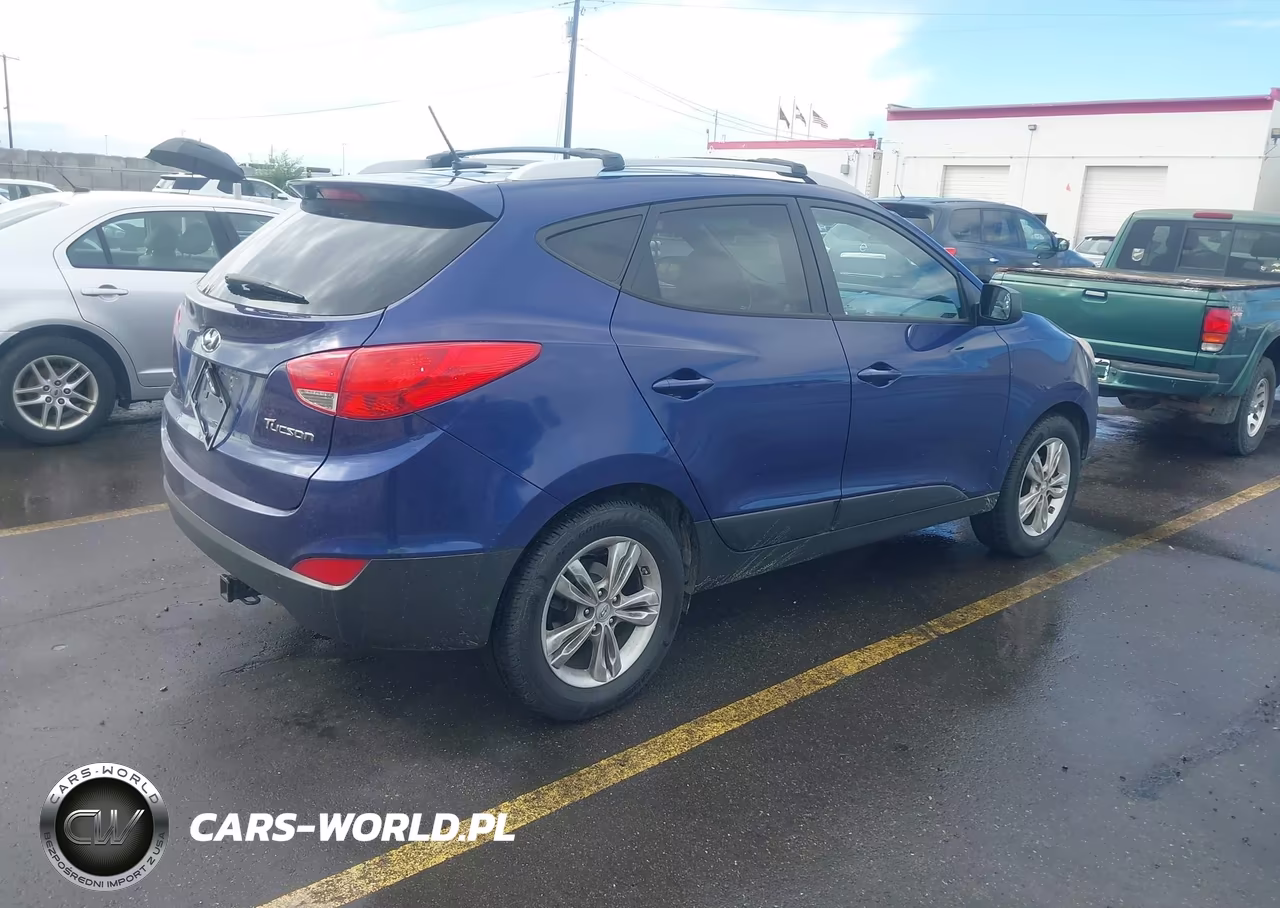 2011 Hyundai Tucson Gls VIN:KM8JU3AC8BU300217 - 4