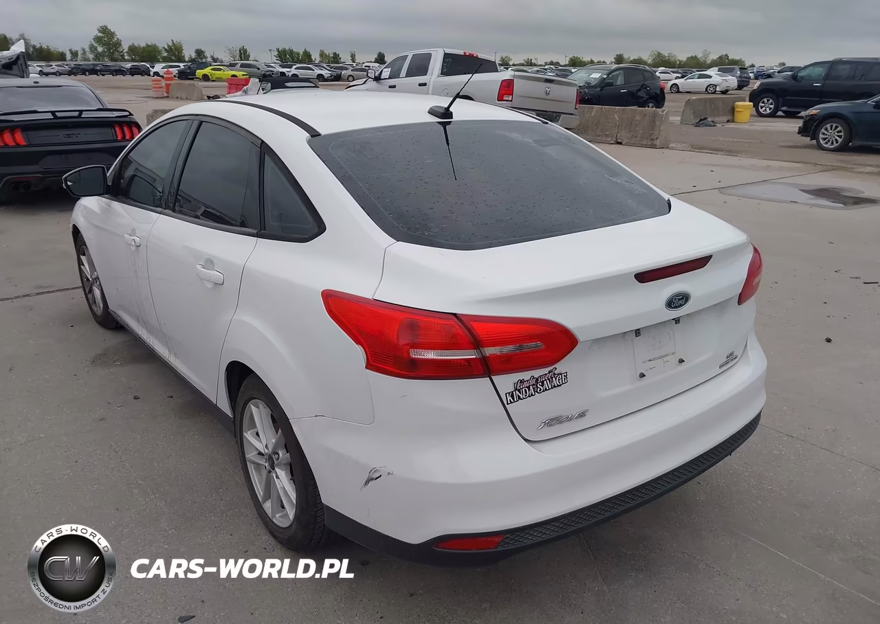 2015 Ford Focus Se VIN:1FADP3F26FL205889 - 3