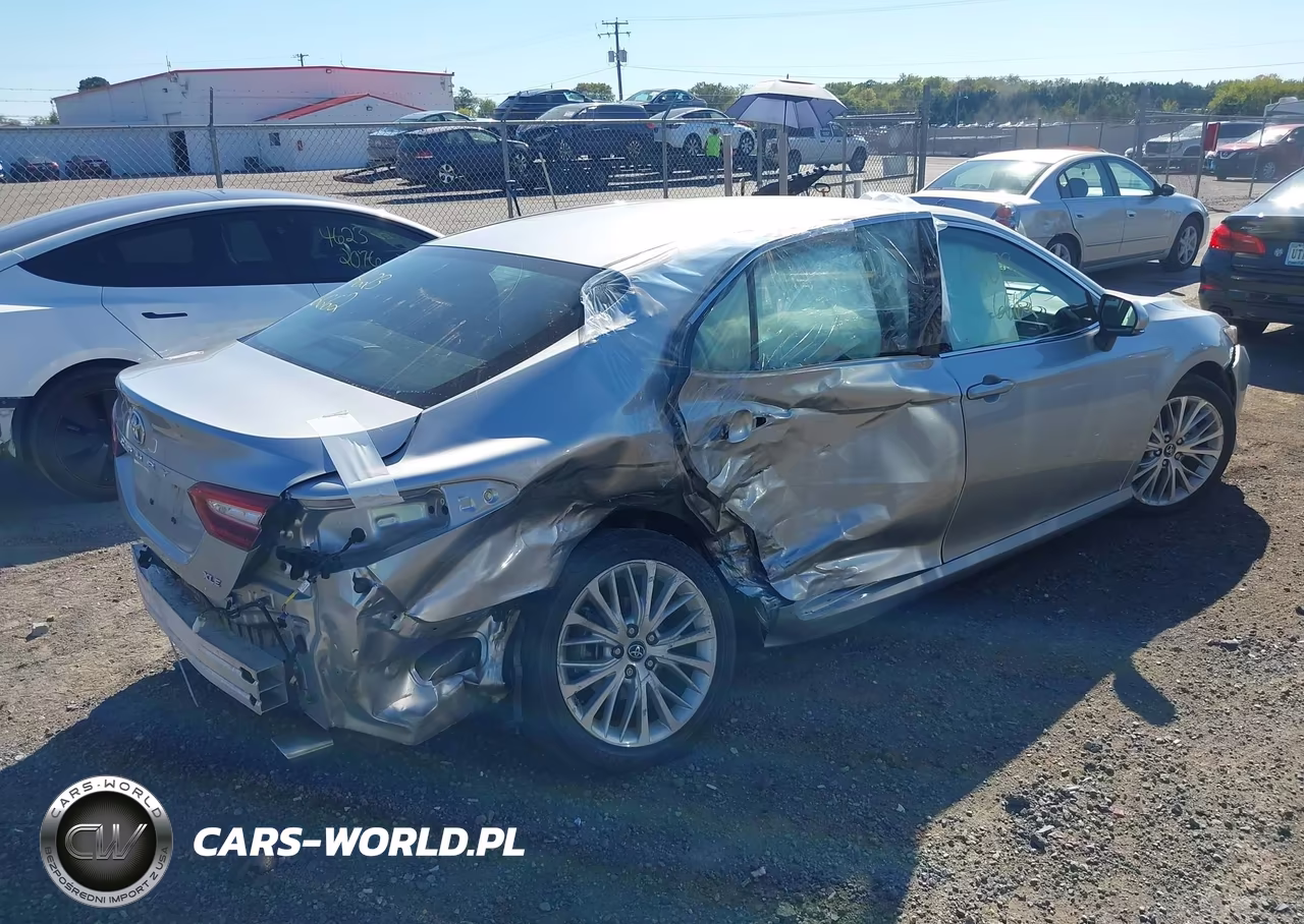 2018 Toyota Camry Xle VIN:4T1B11HK3JU507479 - 4