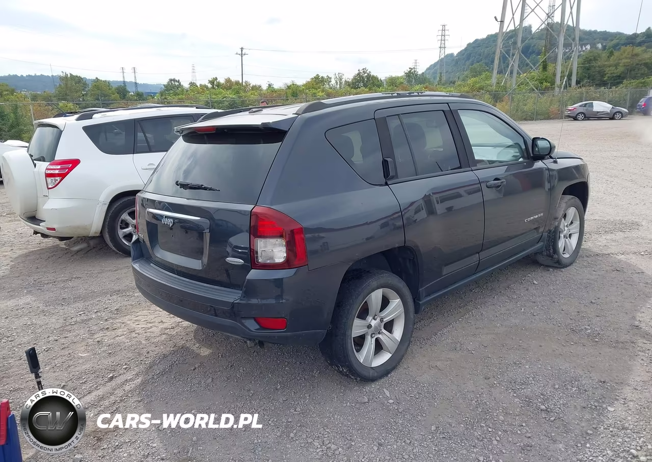 2016 Jeep Compass Latitude VIN:1C4NJDEB3GD588399 - 4