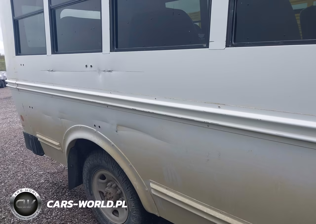 2003 Chevrolet Express Cutaway VIN:1GBHG31U131190914 - 11