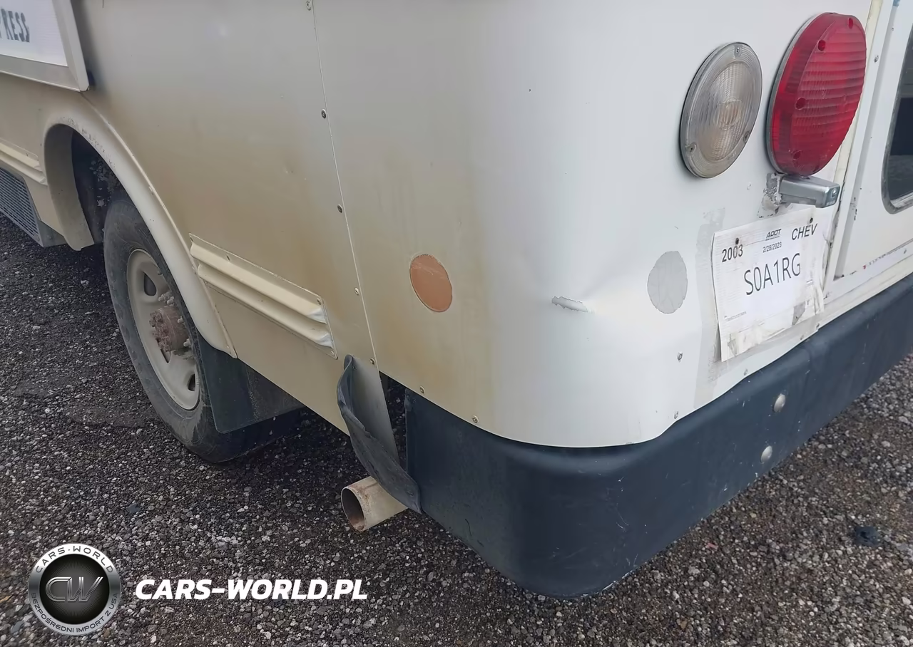 2003 Chevrolet Express Cutaway VIN:1GBHG31U131190914 - 18