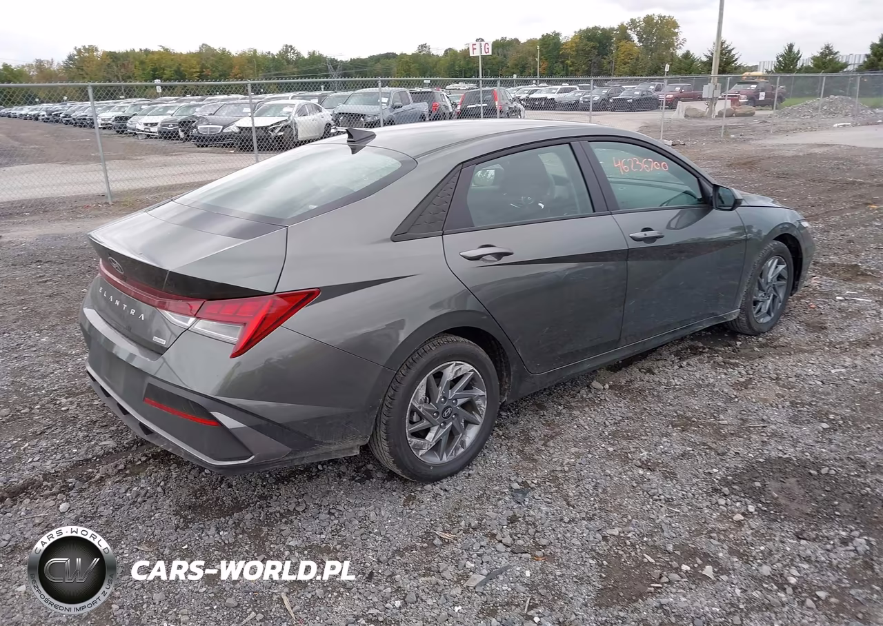 2026 Hyundai Elantra Hybrid Blue VIN:KMHLM4DJ3TU209513 - 4