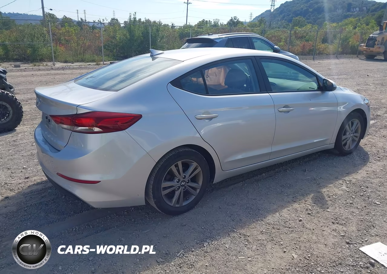 2018 Hyundai Elantra Sel VIN:5NPD84LF5JH269603 - 4