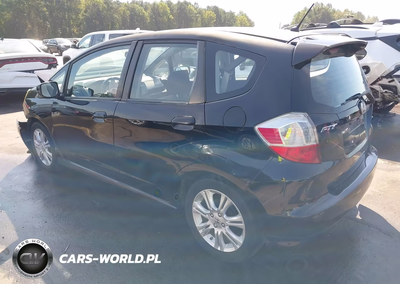 2011 Honda Fit Sport VIN:JHMGE8H50BC017928 - 3