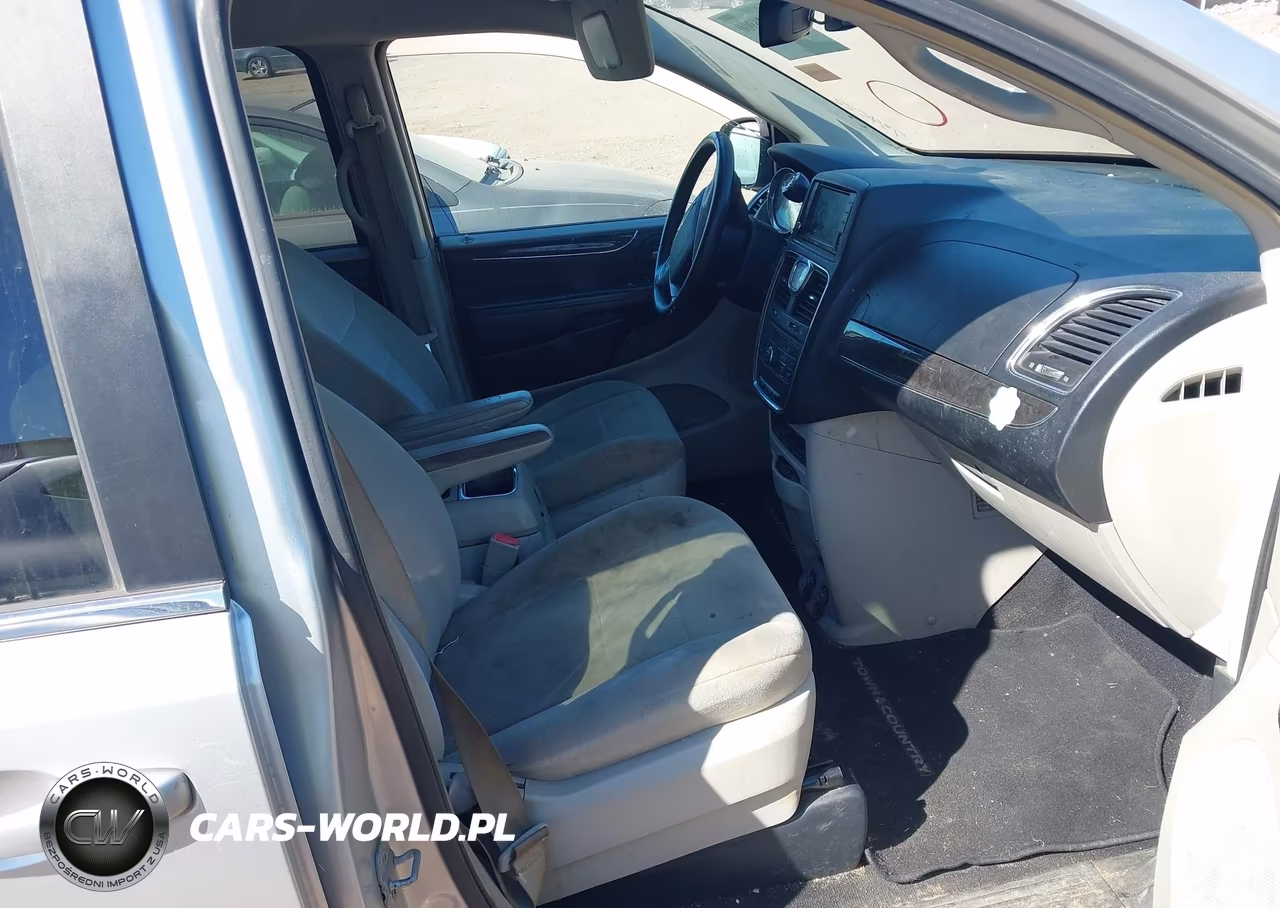 2011 Chrysler Town & Country Touring VIN:2A4RR5DGXBR734522 - 5