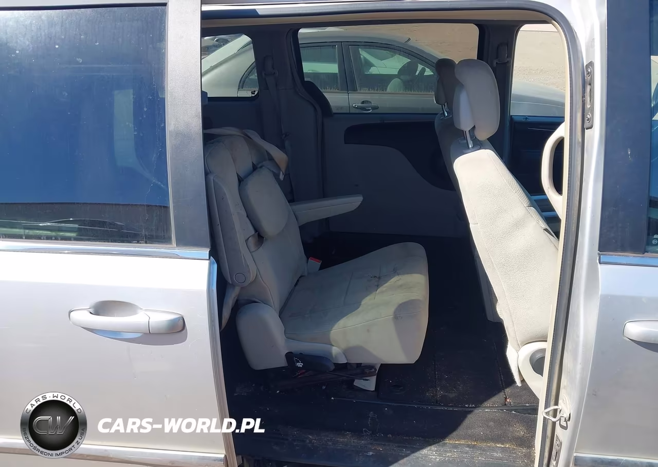 2011 Chrysler Town & Country Touring VIN:2A4RR5DGXBR734522 - 8