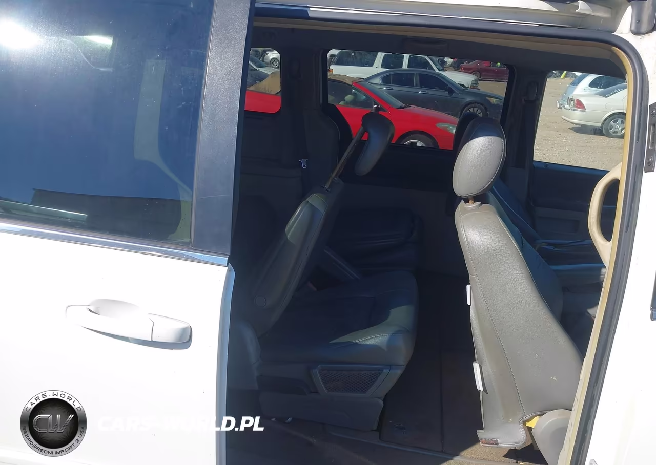 2008 Chrysler Town & Country Touring VIN:2A8HR54P28R607766 - 8