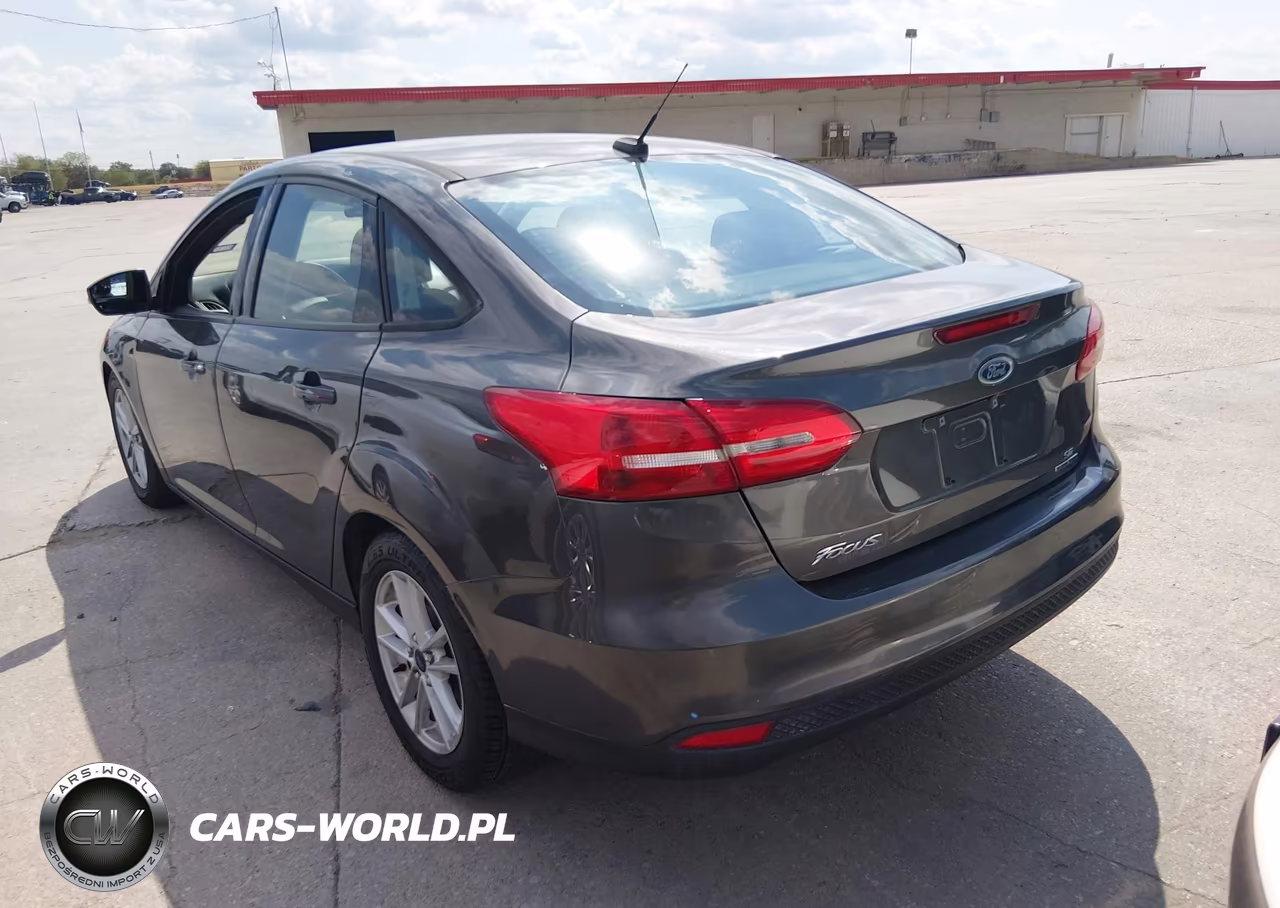 2016 Ford Focus Se VIN:1FADP3F22GL221184 - 3