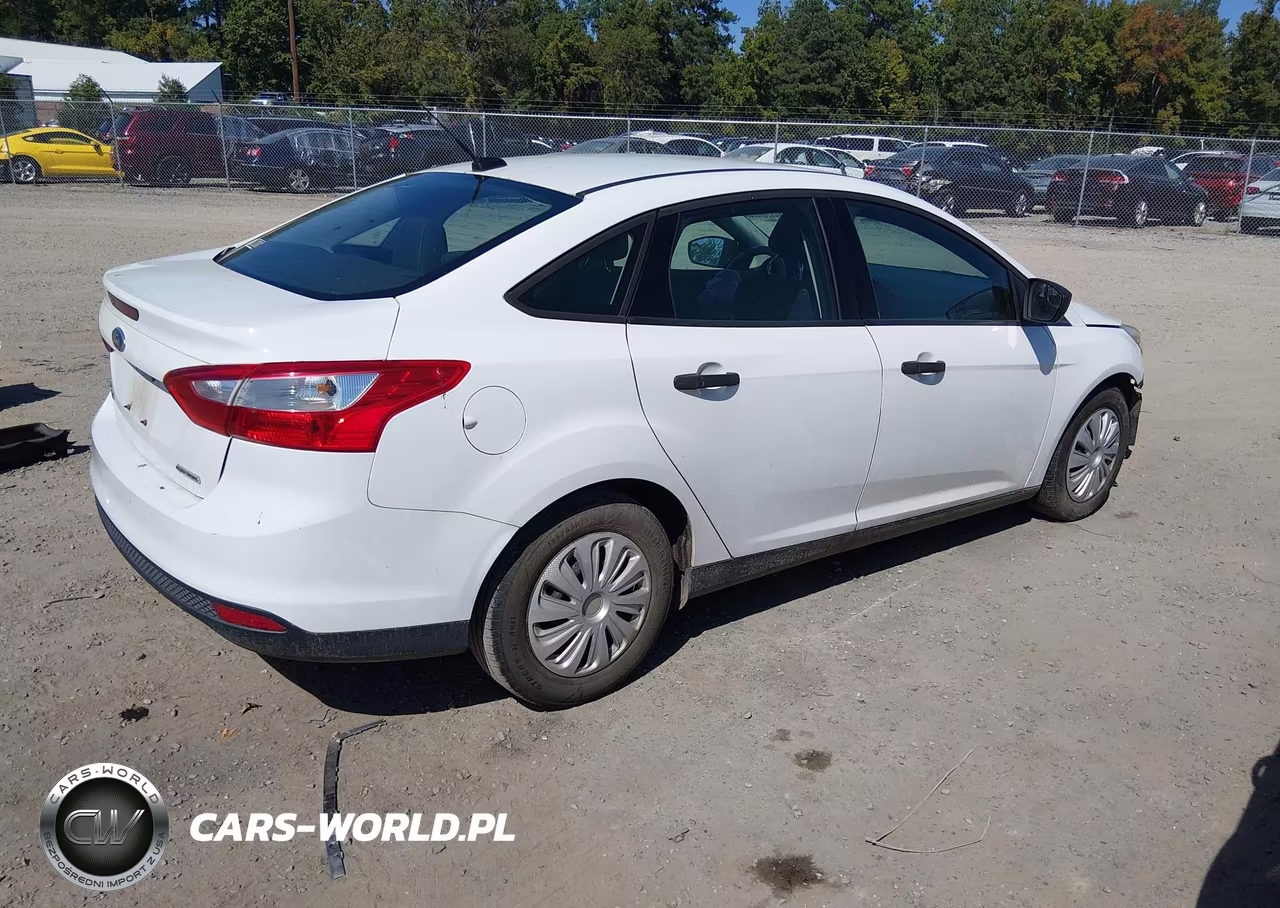 2013 Ford Focus S VIN:1FADP3E2XDL379642 - 4