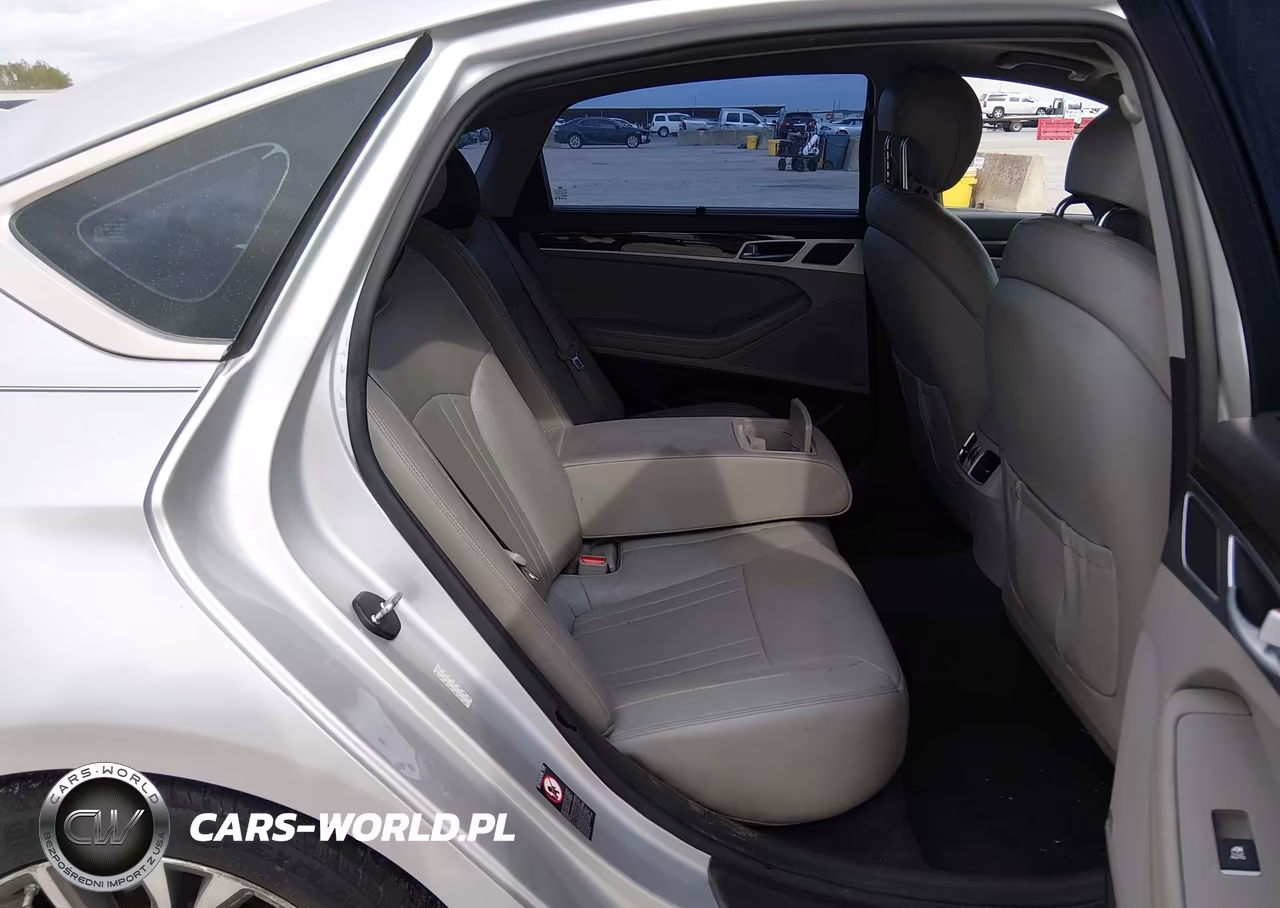 2016 Hyundai Genesis 3.8 VIN:KMHGN4JE5GU136785 - 8