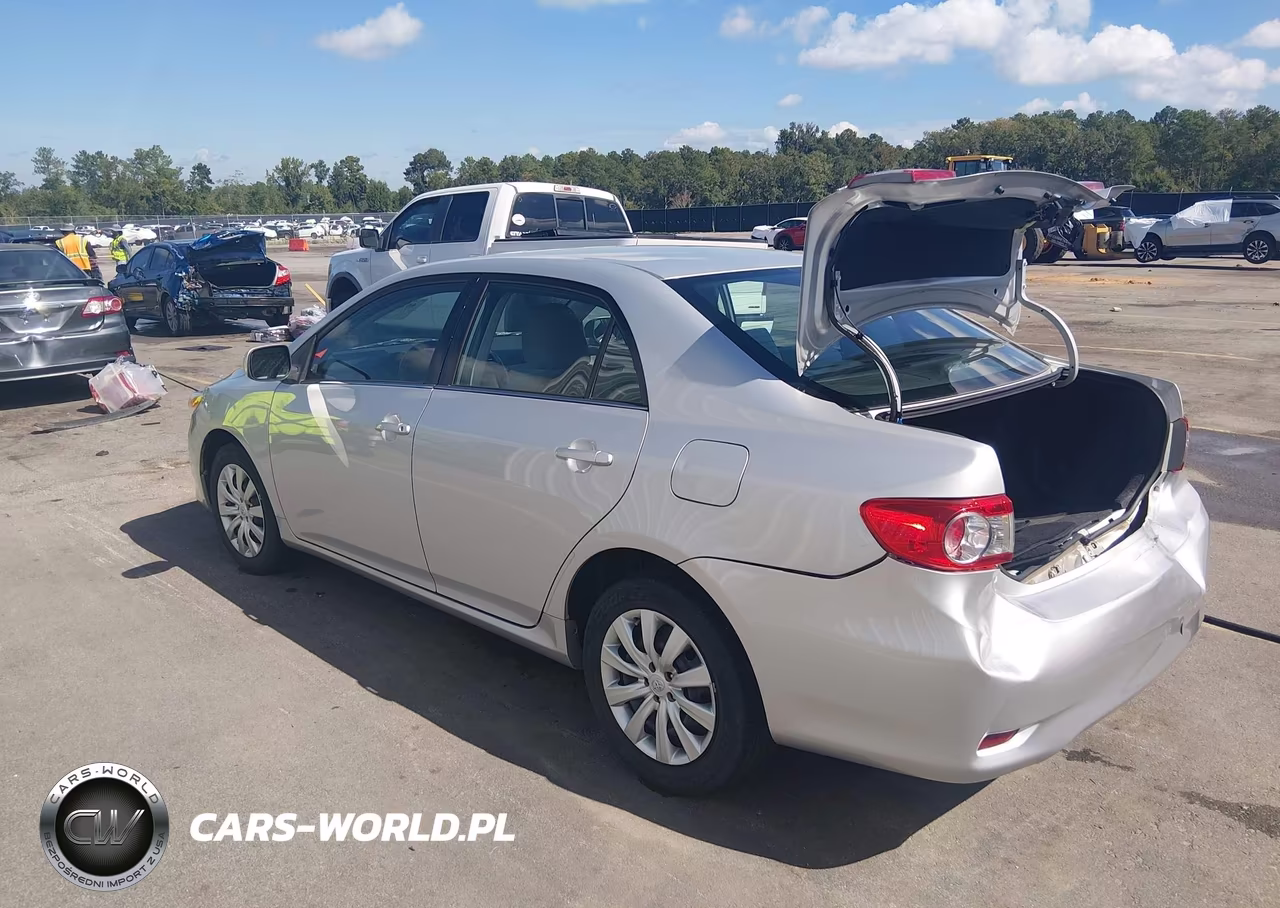 2013 Toyota Corolla Le VIN:5YFBU4EE7DP126862 - 3