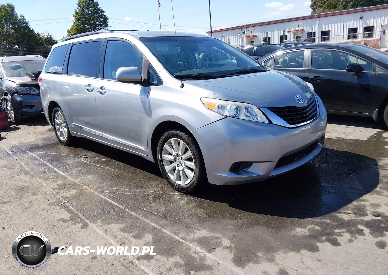 2013 Toyota Sienna Le 7 Passenger