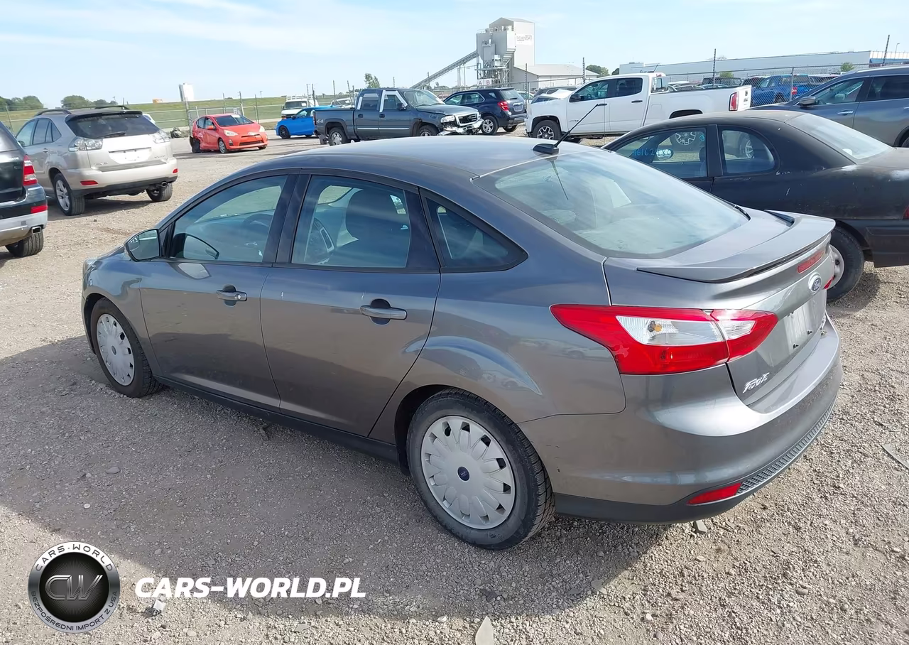 2014 Ford Focus Se VIN:1FADP3F27EL418851 - 3