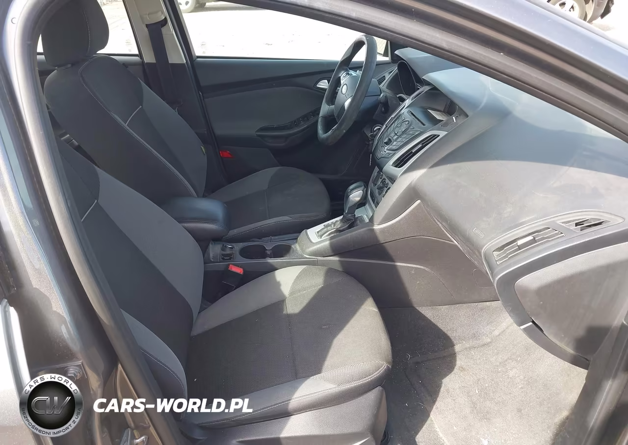 2014 Ford Focus Se VIN:1FADP3F27EL418851 - 5