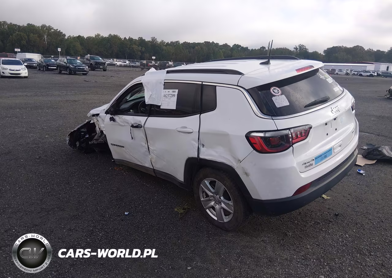 2022 Jeep Compass Latitude 4X4 VIN:3C4NJDBBXNT111027 - 3