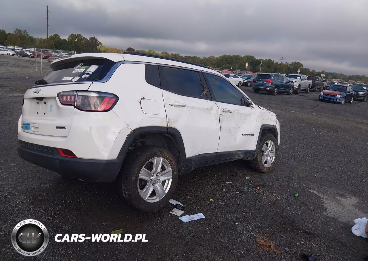 2022 Jeep Compass Latitude 4X4 VIN:3C4NJDBBXNT111027 - 4