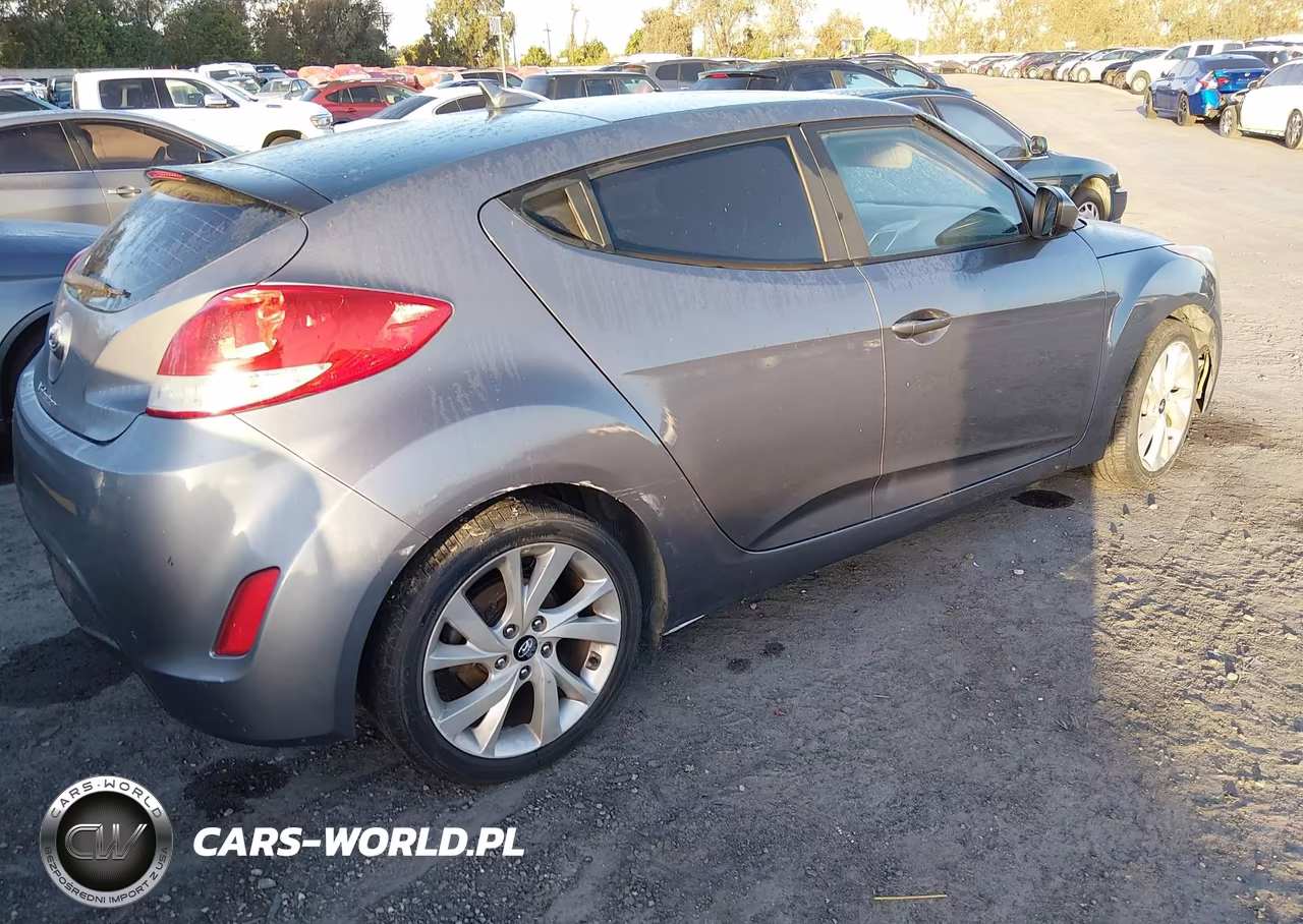 2016 Hyundai Veloster VIN:KMHTC6AD3GU262702 - 4