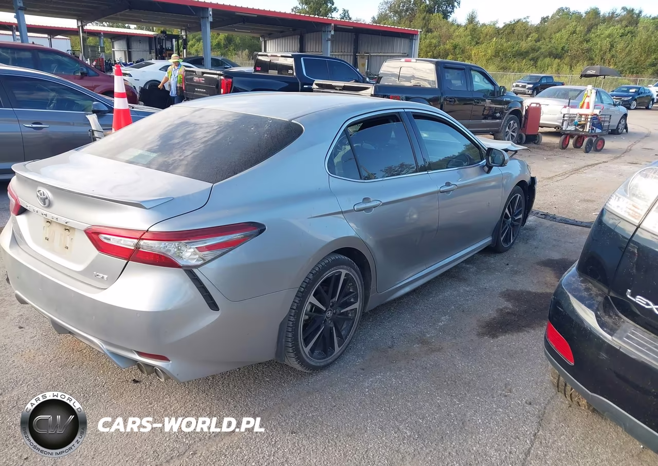 2018 Toyota Camry Xse VIN:4T1B61HK0JU128697 - 4