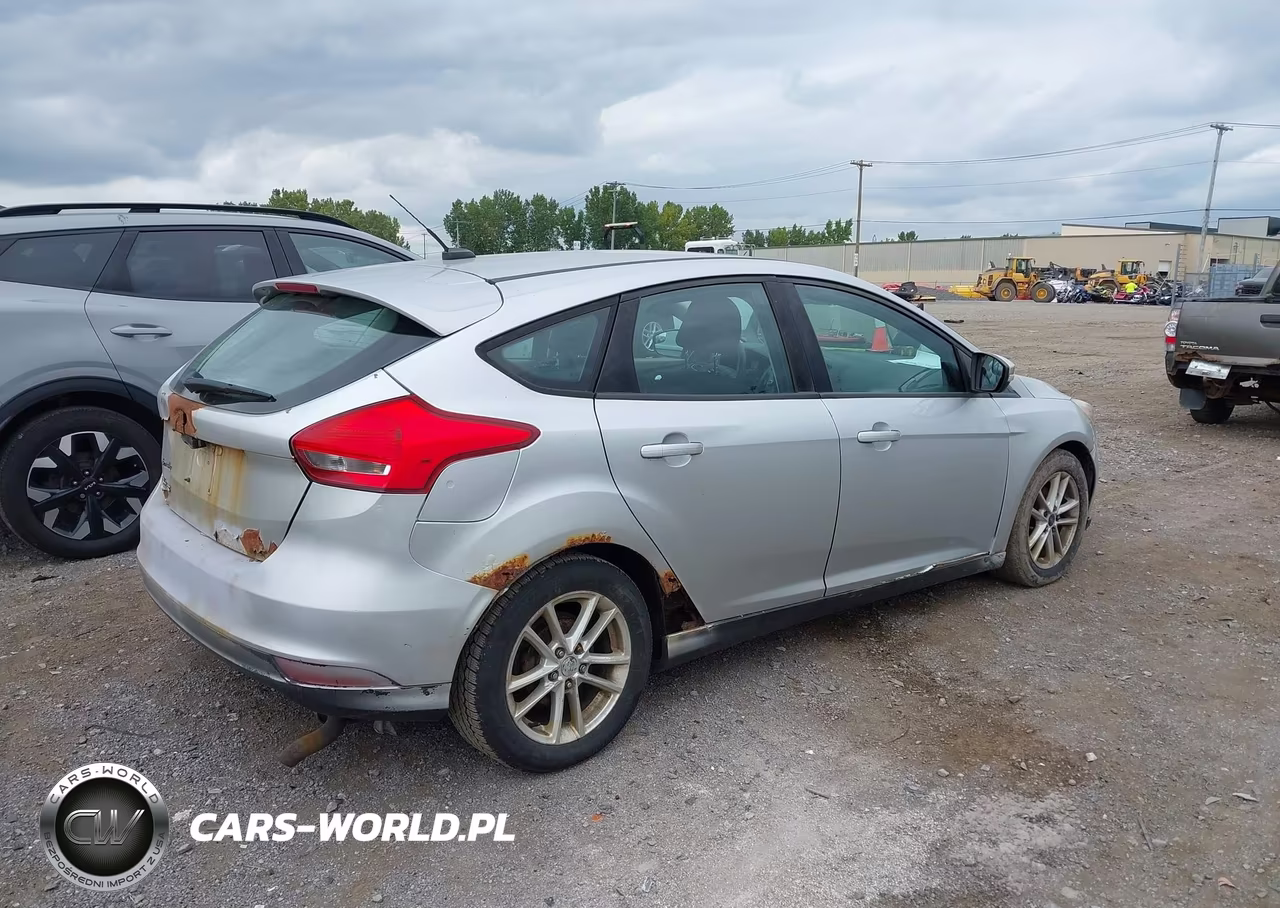 2015 Ford Focus Se VIN:1FADP3KEXFL274066 - 4