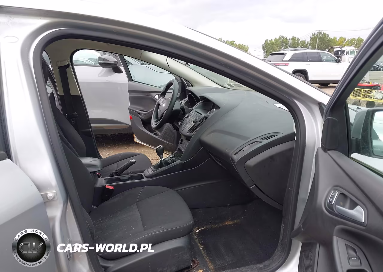 2015 Ford Focus Se VIN:1FADP3KEXFL274066 - 5