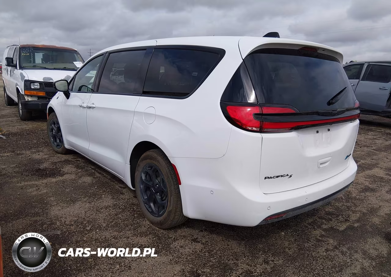 2024 Chrysler Pacifica Hybrid S Appearance Pkg VIN:2C4RC1S76RR158389 - 3