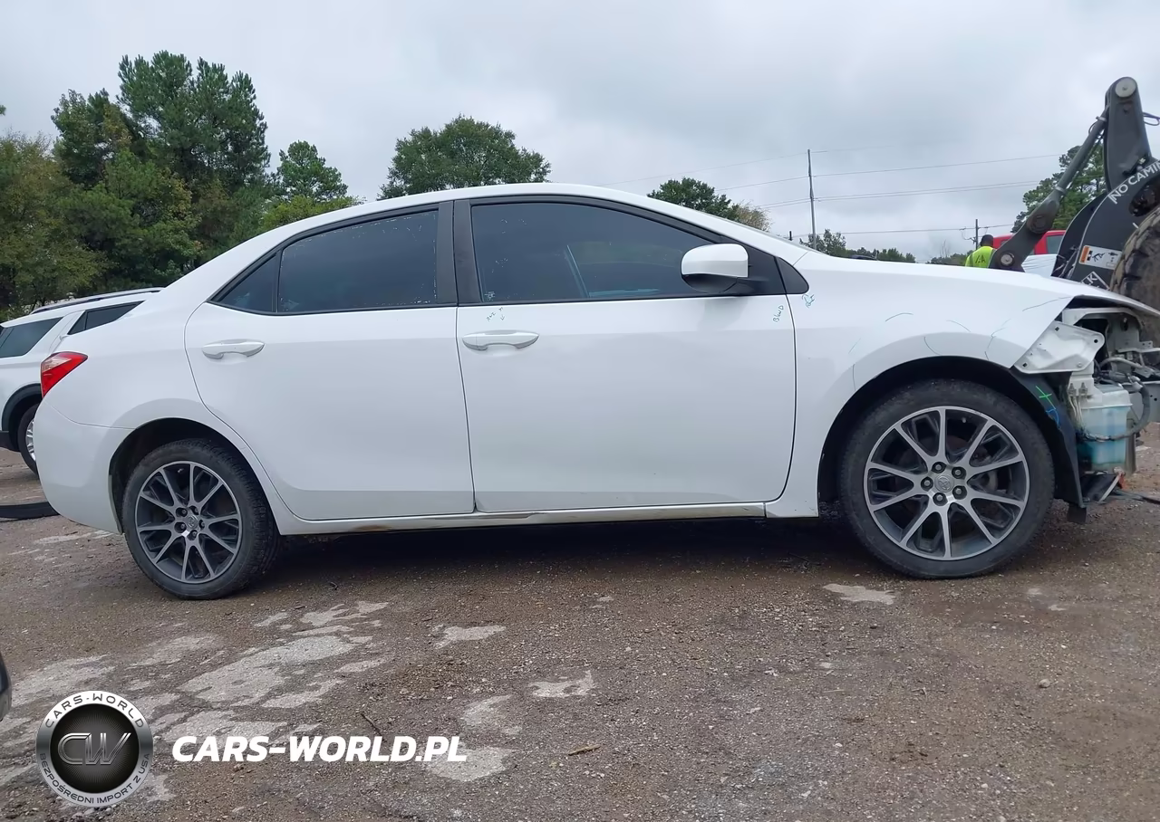 2017 Toyota Corolla Le VIN:5YFBURHE6HP720230 - 14