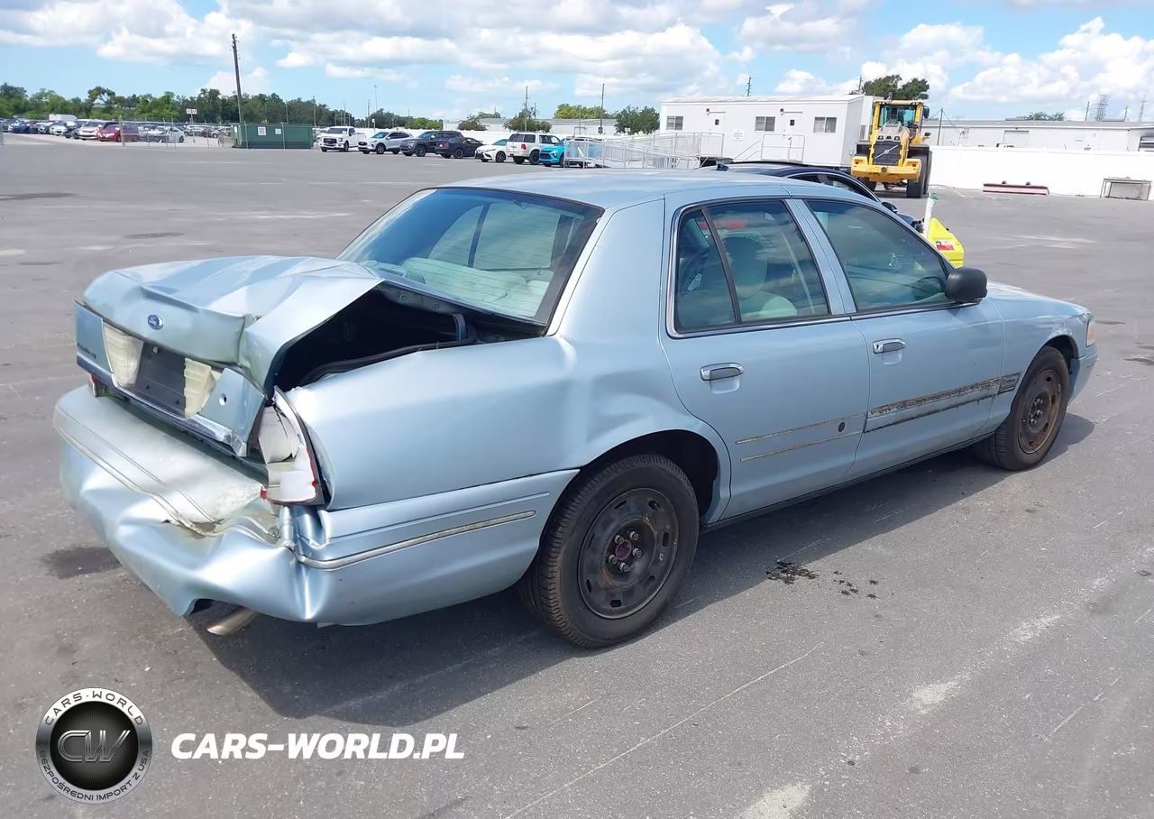 2003 Ford Crown Victoria Standard VIN:2FAFP73W23X208715 - 4