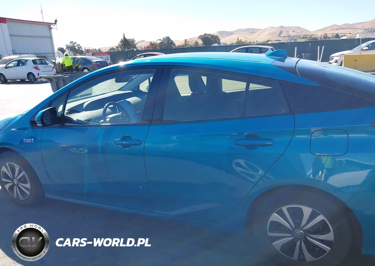 2018 Toyota Prius Prime Premium VIN:JTDKARFP2J3080576 - 13