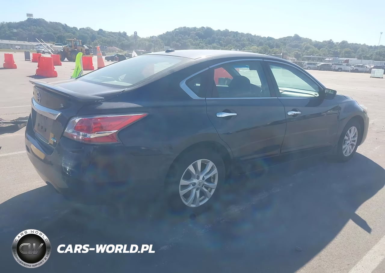 2014 Nissan Altima 2.5 S VIN:1N4AL3AP0EN332206 - 4