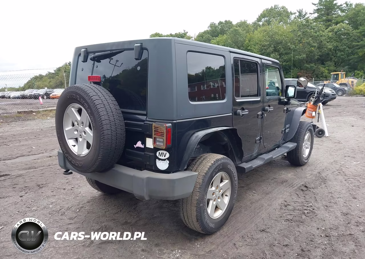2010 Jeep Wrangler Unlimited Sport VIN:1J4BA3H16AL189798 - 4