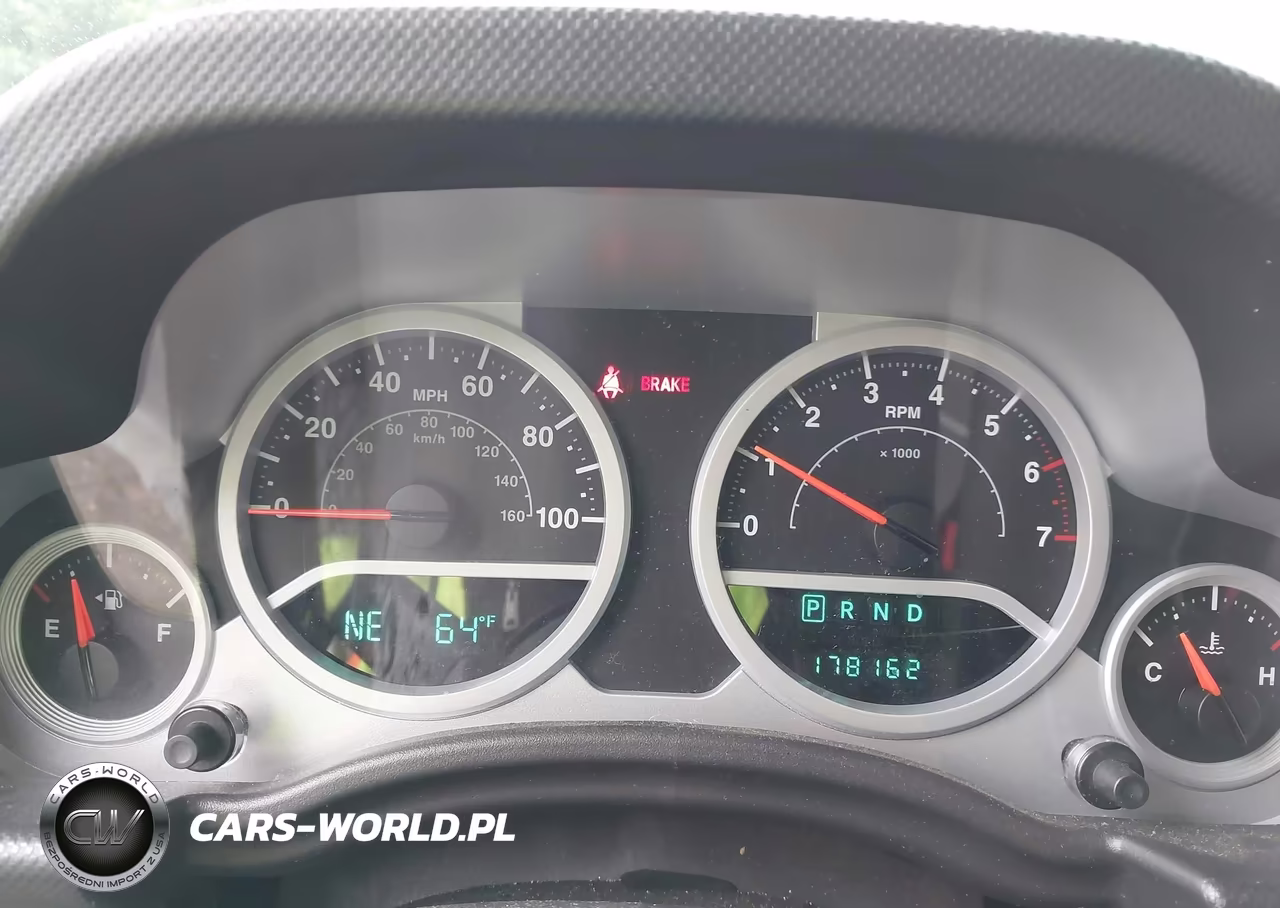 2010 Jeep Wrangler Unlimited Sport VIN:1J4BA3H16AL189798 - 7