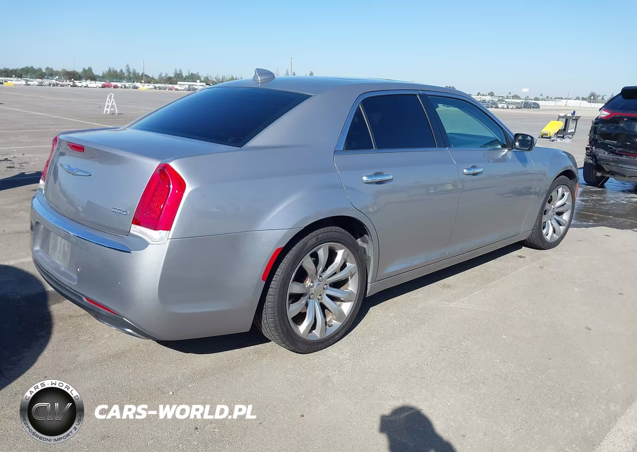 2018 Chrysler 300 Limited VIN:2C3CCAEG1JH301524 - 4
