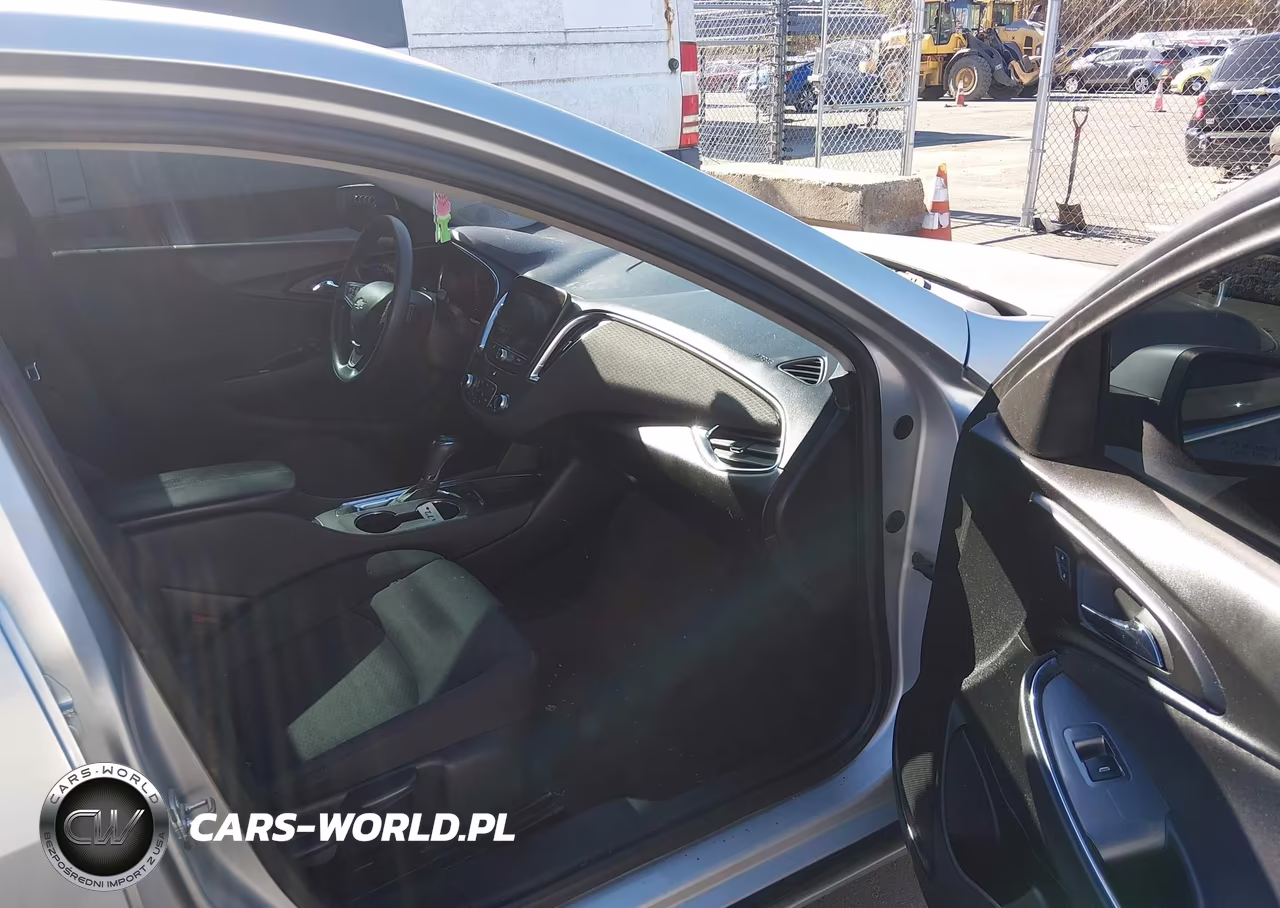 2019 Chevrolet Malibu Lt VIN:1G1ZD5ST4KF215373 - 5