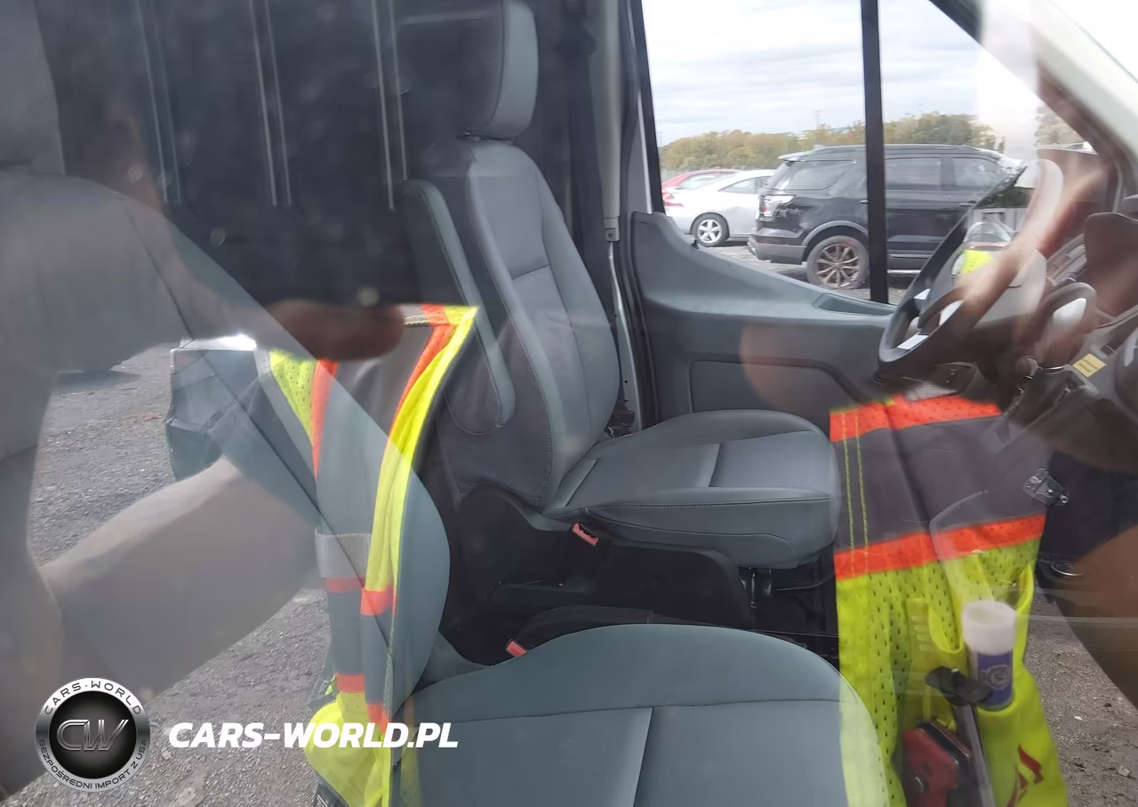 2018 Ford Transit-350 VIN:1FTBW2CG1JKA74917 - 5