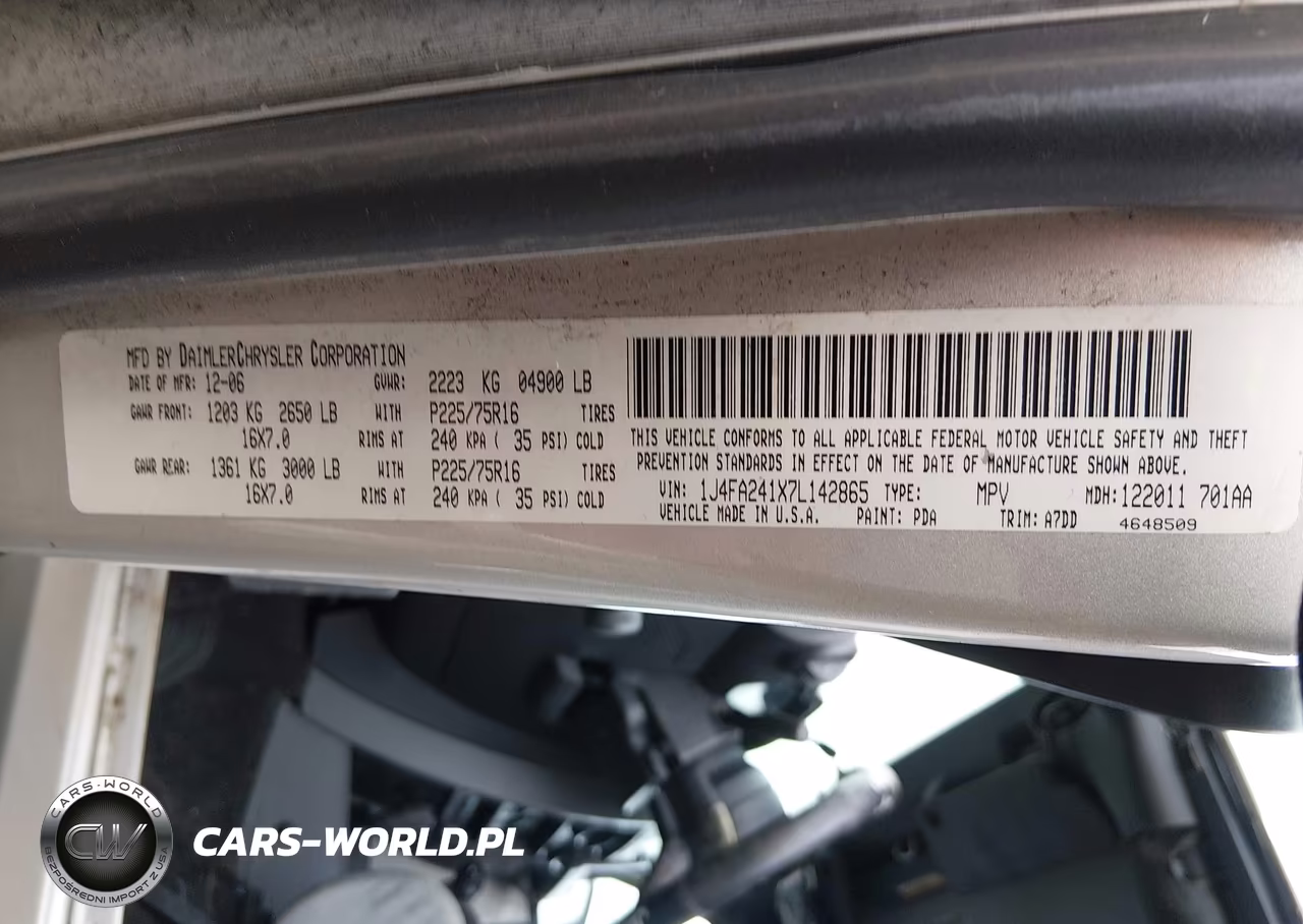 2007 Jeep Wrangler X VIN:1J4FA241X7L142865 - 9