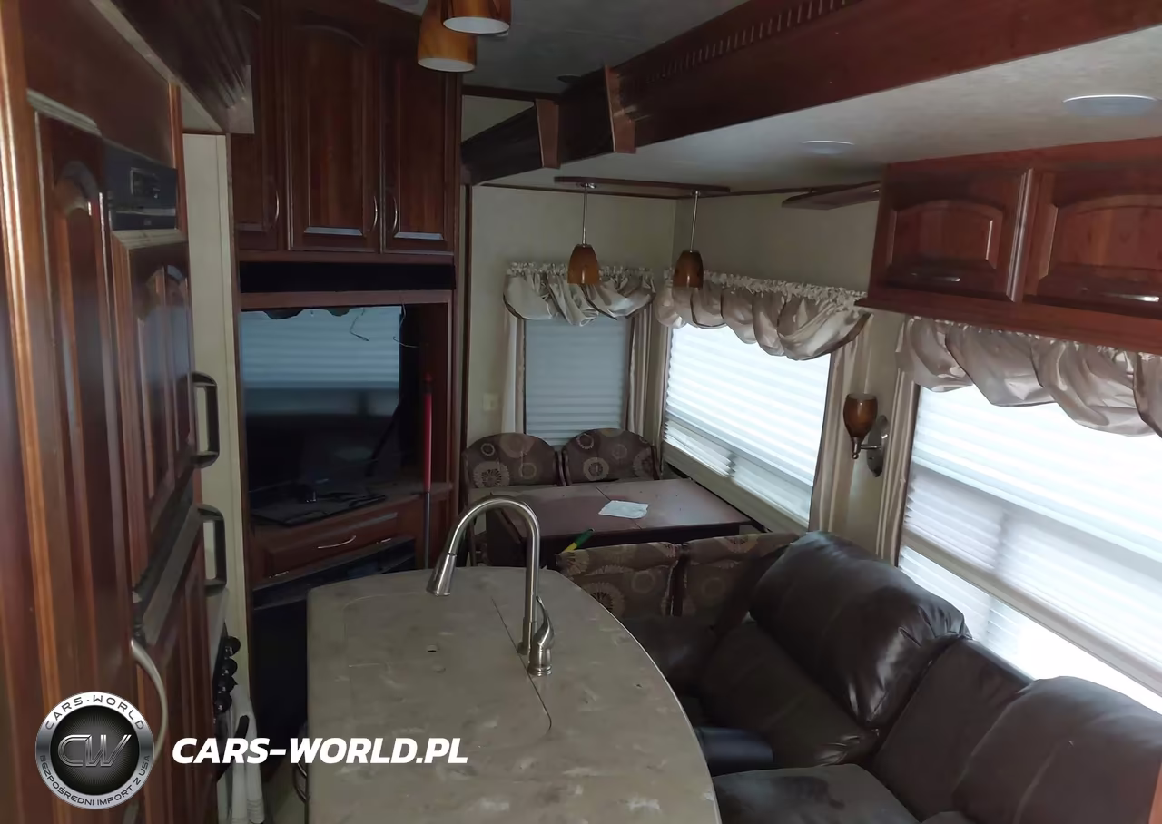 2013 Palomino By Forest R Columbus Series M-38 VIN:4X4FPAR26D6000498 - 8