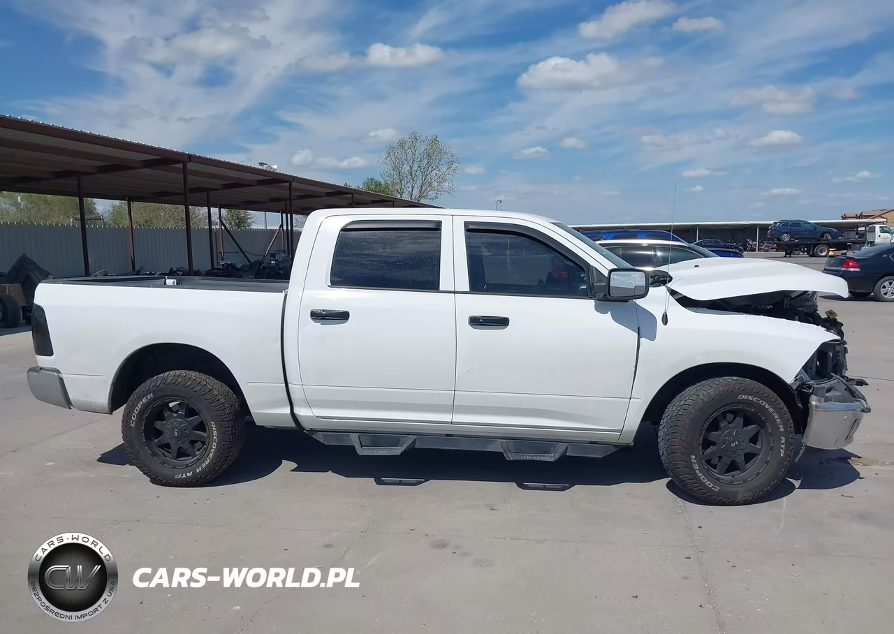 2015 Ram 1500 Laramie VIN:1C6RR6NT9FS582526 - 14