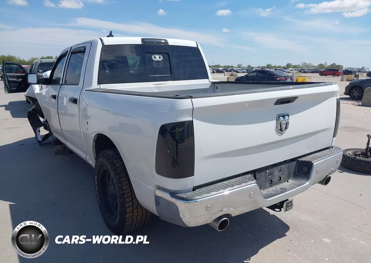 2015 Ram 1500 Laramie VIN:1C6RR6NT9FS582526 - 3