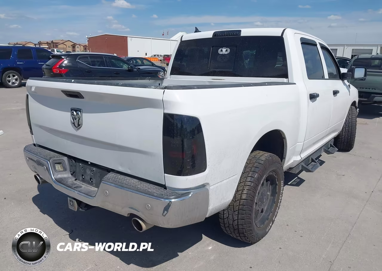 2015 Ram 1500 Laramie VIN:1C6RR6NT9FS582526 - 4