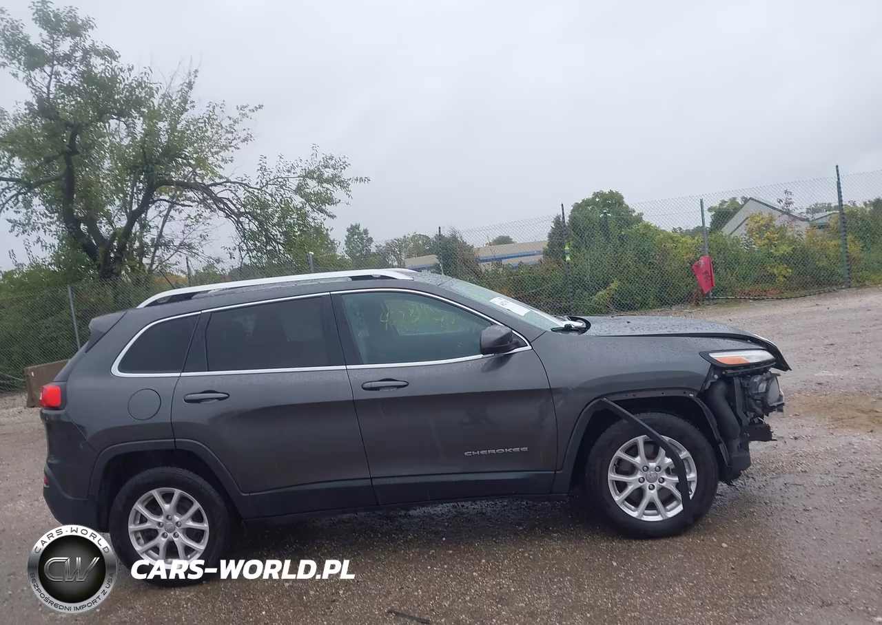 2015 Jeep Cherokee Latitude VIN:1C4PJMCS1FW725371 - 13