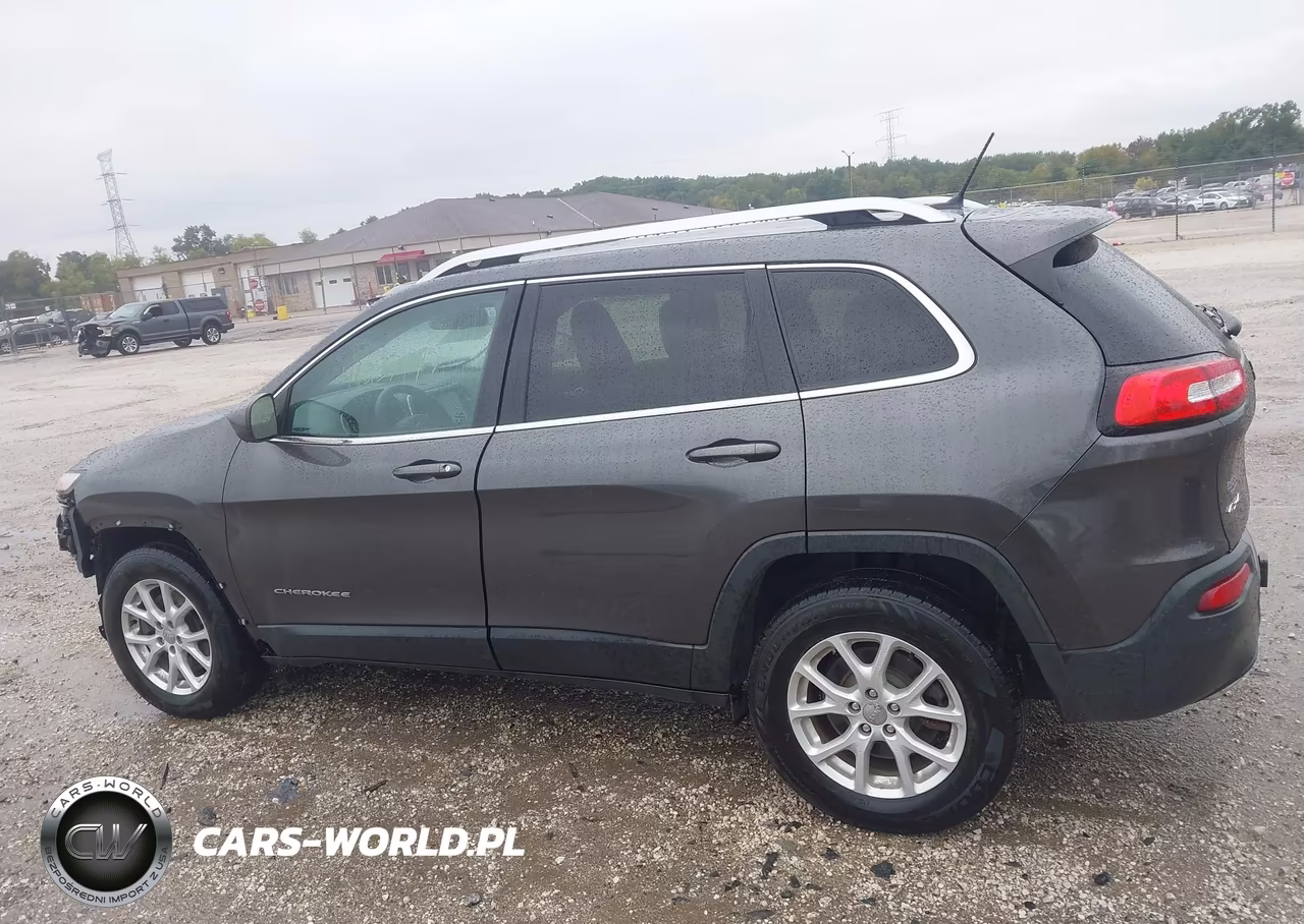 2015 Jeep Cherokee Latitude VIN:1C4PJMCS1FW725371 - 14