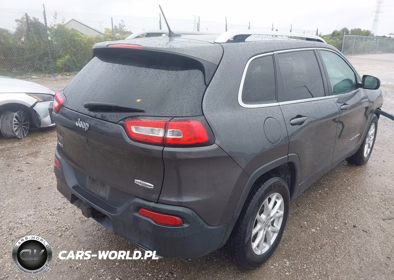 2015 Jeep Cherokee Latitude VIN:1C4PJMCS1FW725371 - 4
