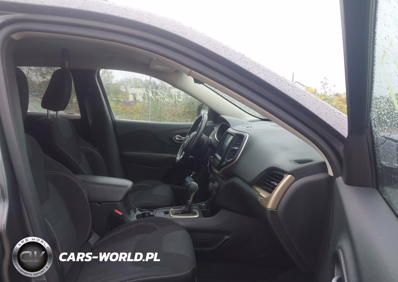 2015 Jeep Cherokee Latitude VIN:1C4PJMCS1FW725371 - 5