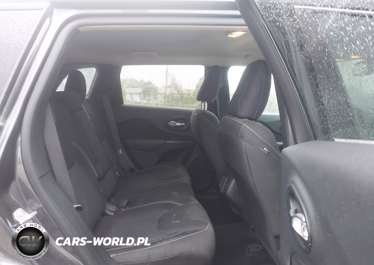 2015 Jeep Cherokee Latitude VIN:1C4PJMCS1FW725371 - 8
