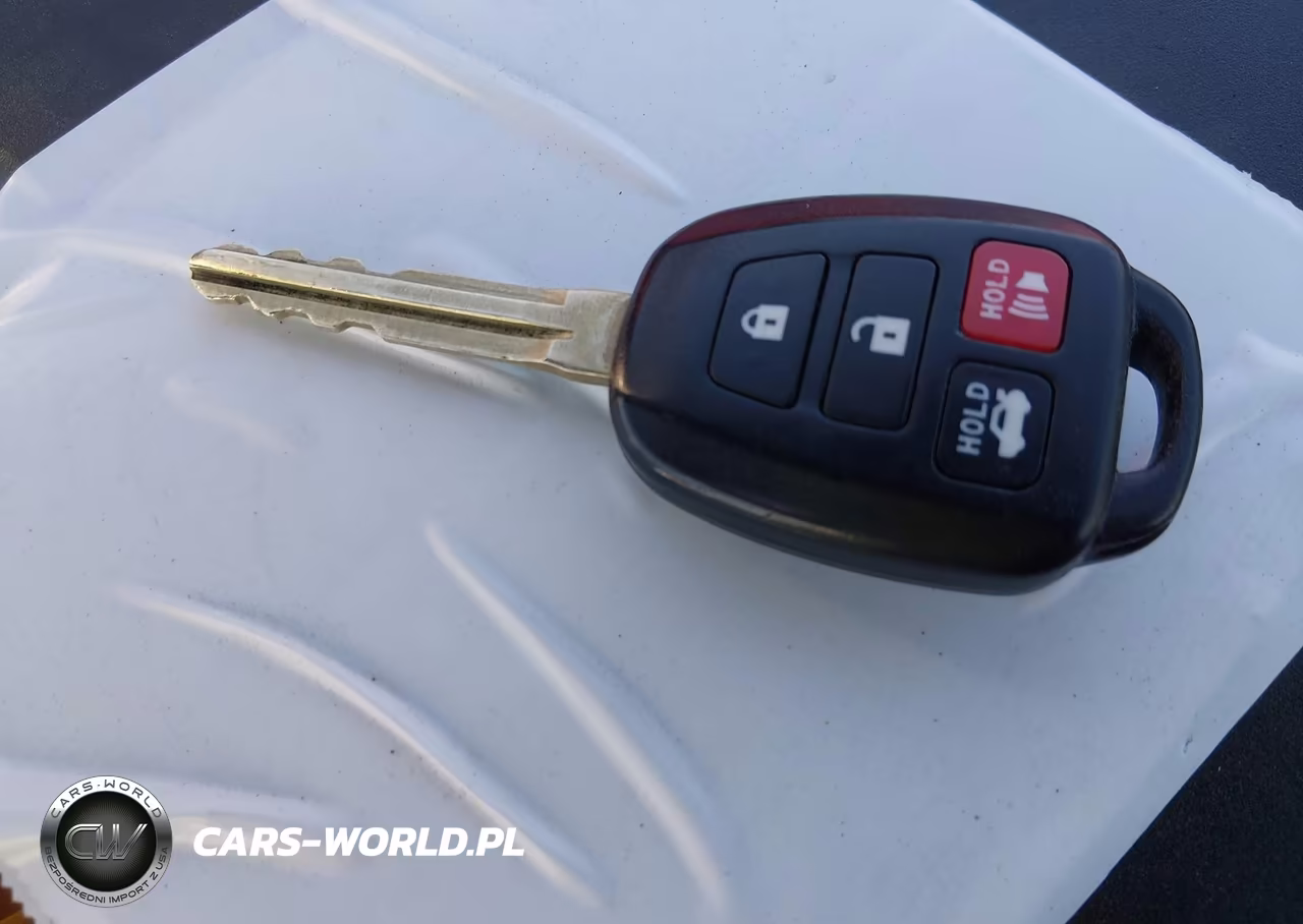 2017 Toyota Camry Le VIN:4T1BF1FK9HU744802 - 11