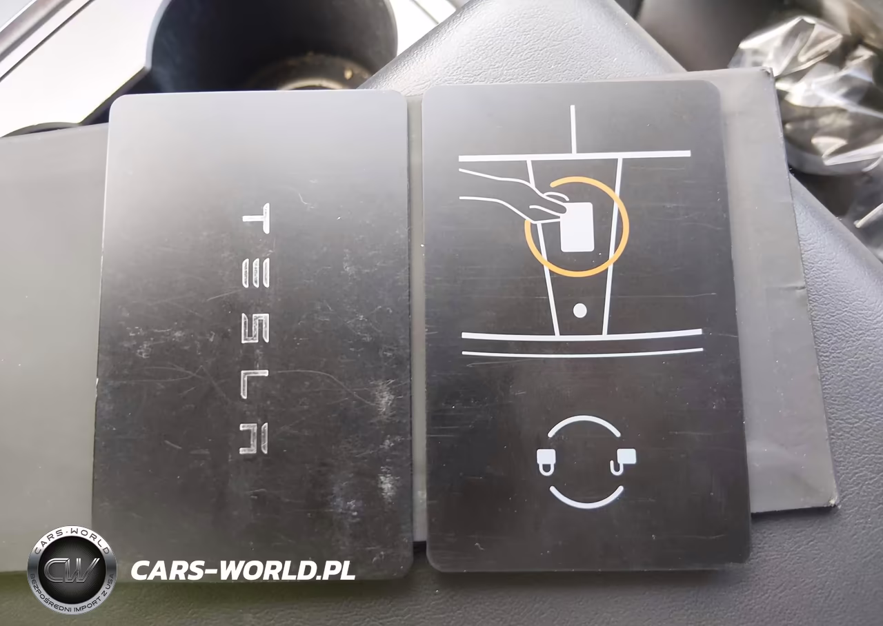 2023 Tesla Model Y VIN:7SAYGAEE0PF971670 - 11